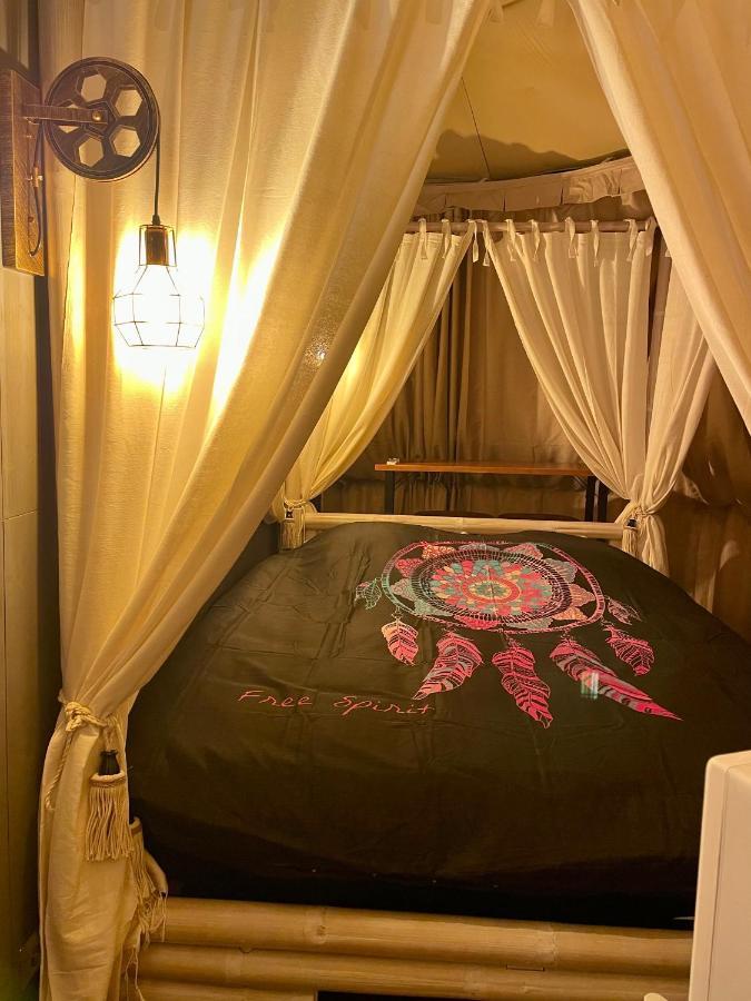 Готель La Bulle Des Coucous Сен-Ілер-де-Р'єз Екстер'єр фото